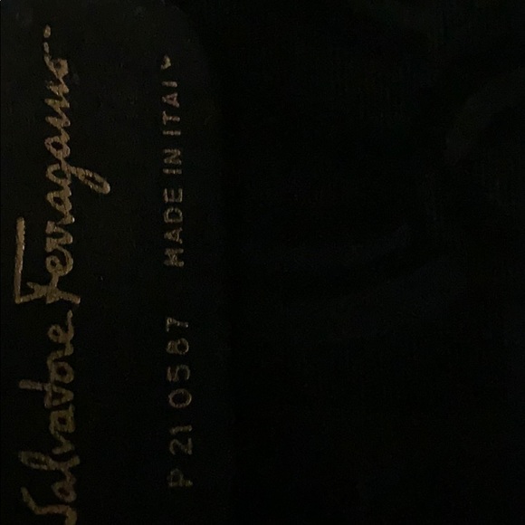 Authentic Ferragamo leather purse - Picture 4 of 7